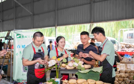 做好“雙服務(wù)”：嘉昕小廚房開播，本期主角---蓮藕