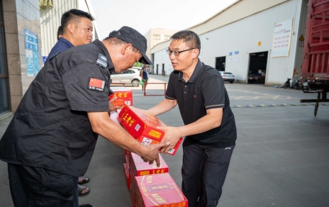 戰(zhàn)高溫、保供應(yīng)，嘉興市財貿(mào)工會主席陳云建慰問我司基層員工